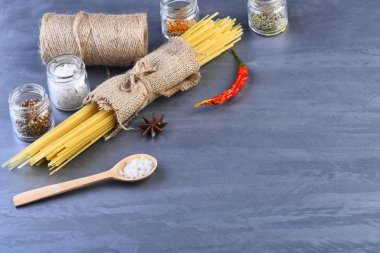 Yas ve dize bobin spagetti avuç