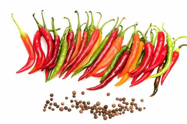 Kleurrijke verse groente, capsicum, kille sambal geïsoleerd op witte achtergrond — Stockfoto