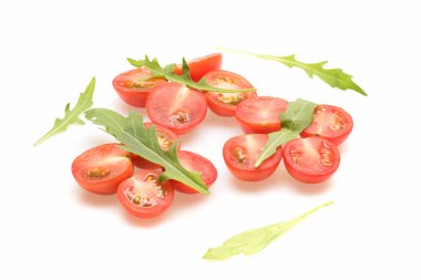 taze sebze, kiraz domates ve yeşil roka beyaz izole