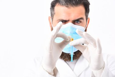 Kaba sakallı Kafkas doktor ya da lisansüstü öğrencisi