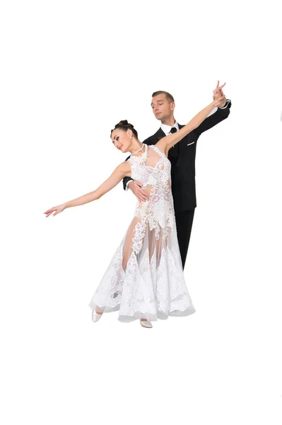 Ballrom casal de dança em uma pose de dança isolado em bachground branco — Fotografia de Stock