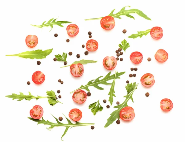 Frisches Gemüse, Piment, Kirschtomaten und Rucola isoliert auf weiß — Stockfoto