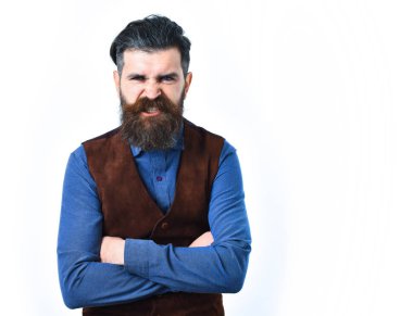 sakallı adam kızgın yüzü ile