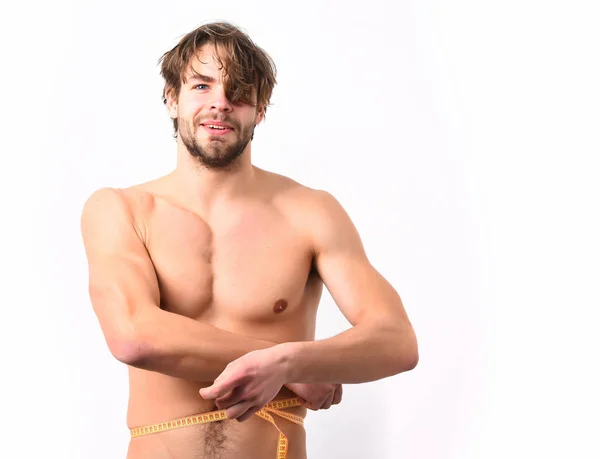 Caucásico sexy joven macho utiliza cinta métrica — Foto de Stock