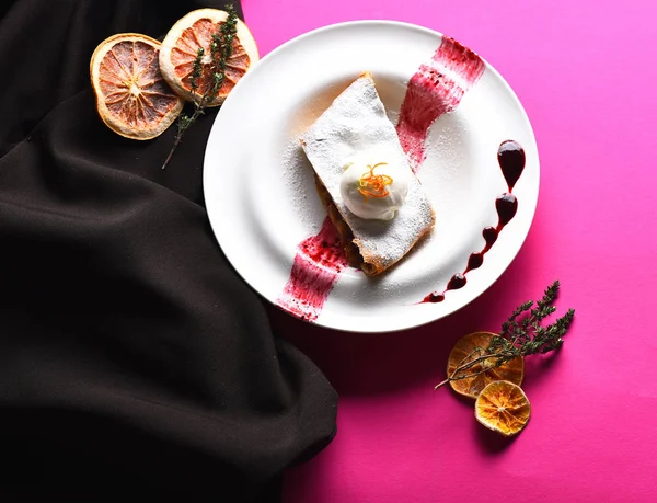 Delicious apple strudel with vanilla ice cream and berry sauce — Stock Photo, Image