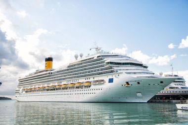 güzel büyük lüks yolcu gemisi kalemizi St. John, Antigua
