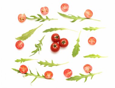 taze sebze, kiraz domates ve yeşil roka beyaz izole