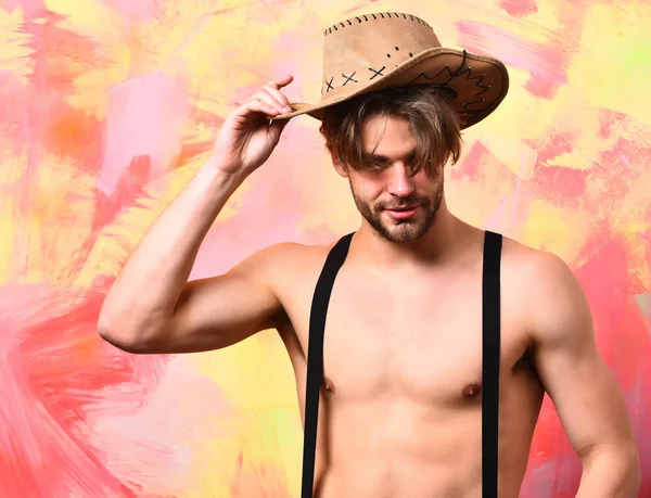Caucásico barbudo sexy macho hombre en vaquero sombrero — Foto de Stock