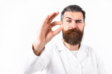 Kaba sakallı Kafkas doktor ya da lisansüstü öğrencisi