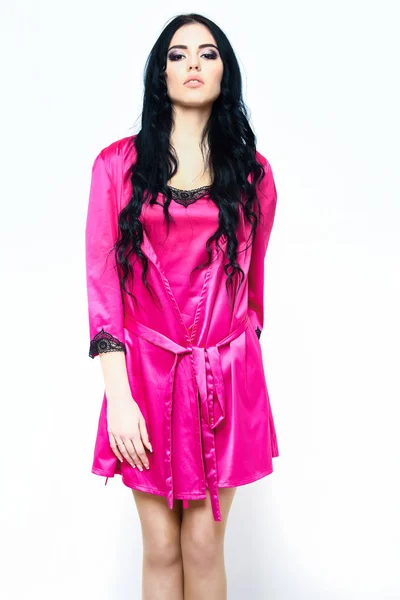 Sexy chica posando en rosa túnica de seda aislado en blanco —  Fotos de Stock