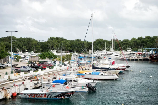 Yacht, boat, ship transportation in bay, parking car, Cozumel, México — Foto de Stock