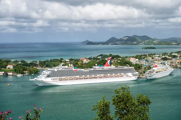 Large cruise ship in bay on island sea, Saint Lucia — Stock Photo, Image
