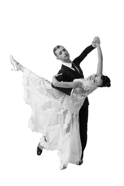 Ballrom casal de dança em uma pose de dança isolado em bachground branco — Fotografia de Stock