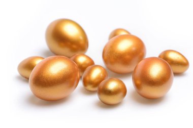 Altın rengine boyanmış geleneksel yumurtalar