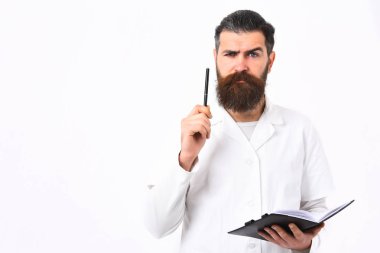 Kaba sakallı Kafkas doktor ya da lisansüstü öğrencisi