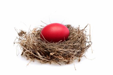 geleneksel yumurta yuva içinde kırmızı renkte boyalı