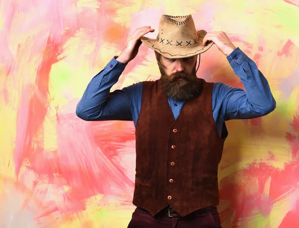 Szakállas brutális kaukázusi hipster cowboy — Stock Fotó