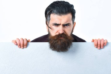 Kâğıt çarşaflı vahşi beyaz hippi.