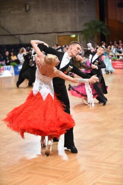 Alman Açık Şampiyonası 'nda Grand Slam Standart sırasında dans eden kimliği belirsiz bir çift.