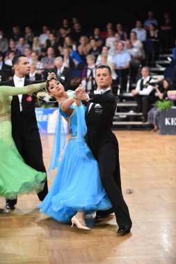 Alman Açık Şampiyonası 'nda Grand Slam Standart sırasında dans eden kimliği belirsiz bir çift.