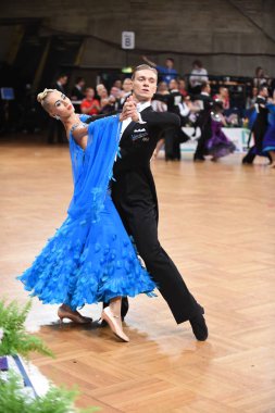 Alman Açık Şampiyonası 'nda Grand Slam Standart sırasında dans eden kimliği belirsiz bir çift.