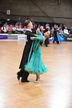 Alman Açık Şampiyonası 'nda Grand Slam Standart sırasında dans eden kimliği belirsiz bir çift.