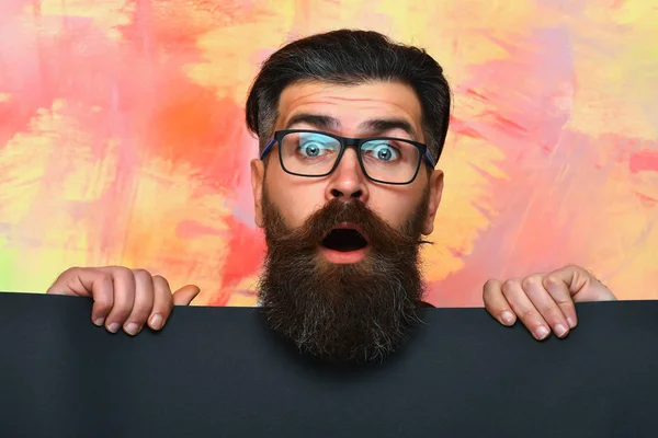 Bearded man with surprised face in glasses on colorful background — Stock Photo, Image