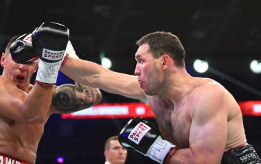 Kimliği belirsiz bir boksörler sıralaması için kavga sırasında halka