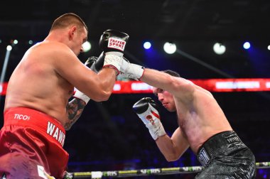 Kimliği belirsiz bir boksörler sıralaması için kavga sırasında halka