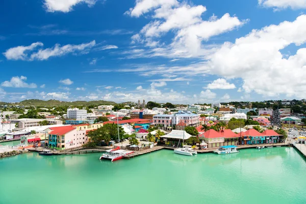 Şirin evler ile yat, tekne liman, St John, Antigua — Stok fotoğraf