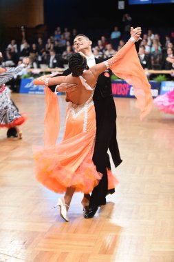 Alman Açık Şampiyonası 'nda Grand Slam Standart sırasında dans eden kimliği belirsiz bir çift.