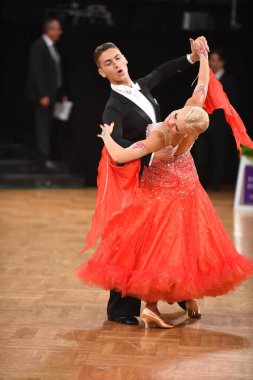 Alman Açık Şampiyonası 'nda Grand Slam Standart sırasında dans eden kimliği belirsiz bir çift.