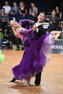 Alman Açık Şampiyonası 'nda Grand Slam Standart sırasında dans eden kimliği belirsiz bir çift.