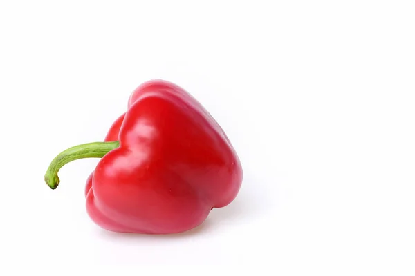 Pieprz, słodkie czerwone pojedyncze warzyw na białym tle — Zdjęcie stockowe