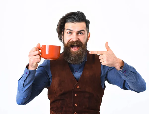 Homme barbu tenant tasse avec café, thé avec visage heureux — Photo