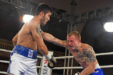 boksörler sıralaması için kavga sırasında halka