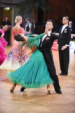 Alman Açık Şampiyonası 'nda Grand Slam Standart sırasında dans eden kimliği belirsiz bir çift.