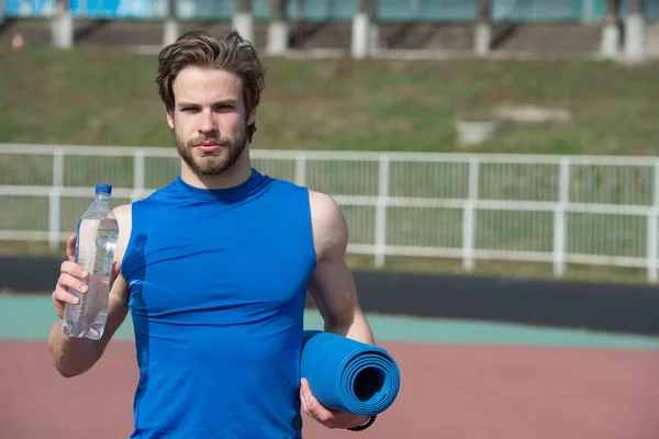 Estilo de vida saludable, refrescante y dietético, deporte y recreación, entrenamiento — Foto de Stock