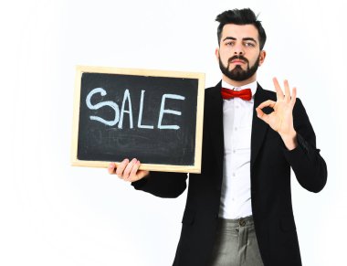 Sakallı dostum, beyaz hipster bıyık ve satış yazıt ile