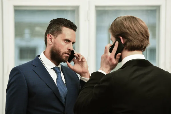 Negocio y comunicación, desafío, tecnología, jefe y empleado — Foto de Stock