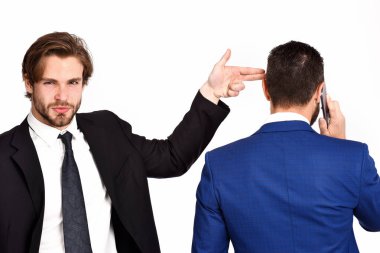 Suç işi, taciz, silahlı adam meşgul işadamını vurdu.