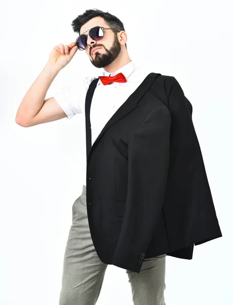 Uomo barbuto, hipster caucasico con baffi e occhiali da sole — Foto Stock