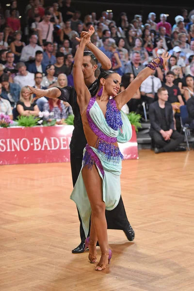 Dance latin couple in a dance pose — Stock Photo, Image