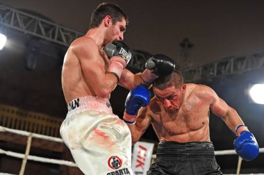 boksörler sıralaması için kavga sırasında halka