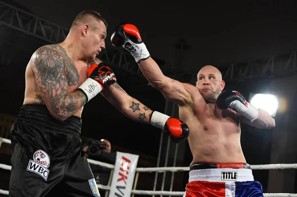 Boxer im Ring beim Kampf um Ranglistenpunkte — Stockfoto