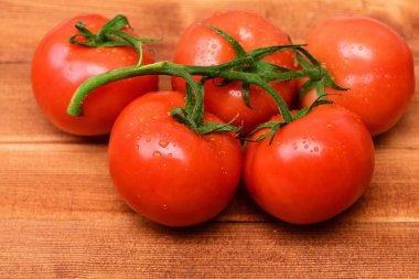 Asma kırpma yolunu, kahverengi antika arka plan domates