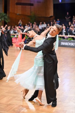 Alman Açık Şampiyonası 'nda Grand Slam Standart sırasında dans eden kimliği belirsiz bir çift.