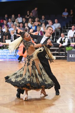 Alman Açık Şampiyonası 'nda Grand Slam Standart sırasında dans eden kimliği belirsiz bir çift.