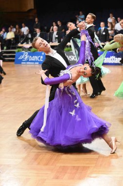 Alman Açık Şampiyonası 'nda Grand Slam Standart sırasında dans eden kimliği belirsiz bir çift.