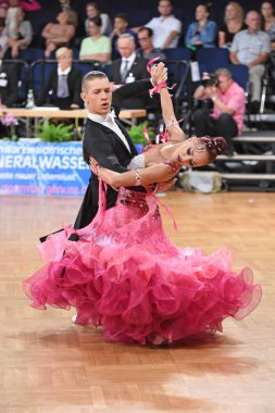 Alman Açık Şampiyonası 'nda Grand Slam Standart sırasında dans eden kimliği belirsiz bir çift.